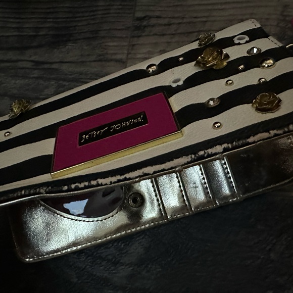 Betsey Johnson purse with matching wristlet - Picture 4 of 15